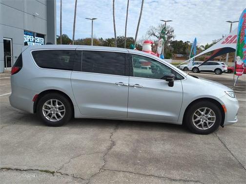 2024 Chrysler Pacifica Touring-L