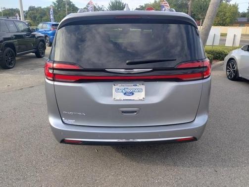 2021 Chrysler Pacifica Touring-L