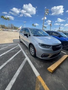 2024 Chrysler Pacifica Touring-L