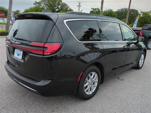 2022 Chrysler Pacifica Touring-L
