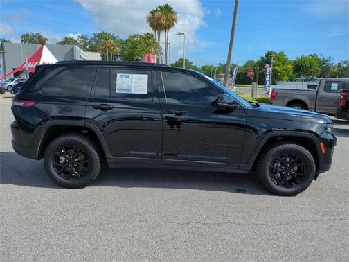 2024 Jeep Grand Cherokee Laredo