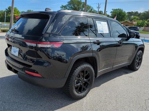 2024 Jeep Grand Cherokee Laredo