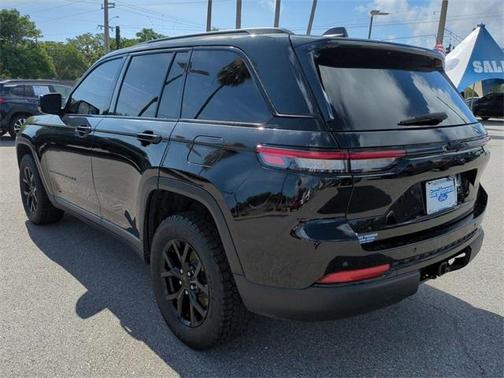 2024 Jeep Grand Cherokee Laredo