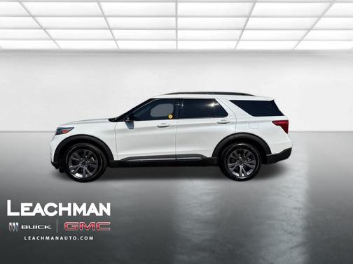 Star White Metallic Tri-Coat 2023 Ford Explorer XLT