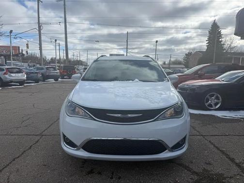 2020 Chrysler Pacifica Touring L