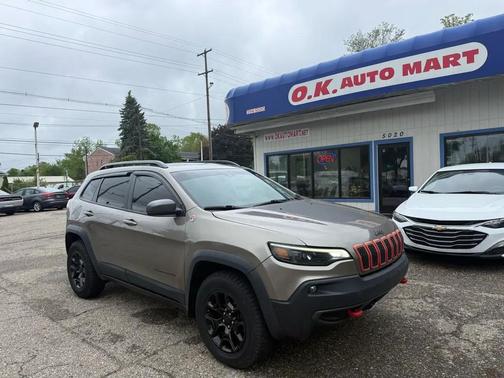 Light Brownstone Pearlcoat 2021 Jeep Cherokee Trailhawk