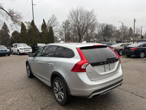 2018 Volvo V60 Cross Country T5