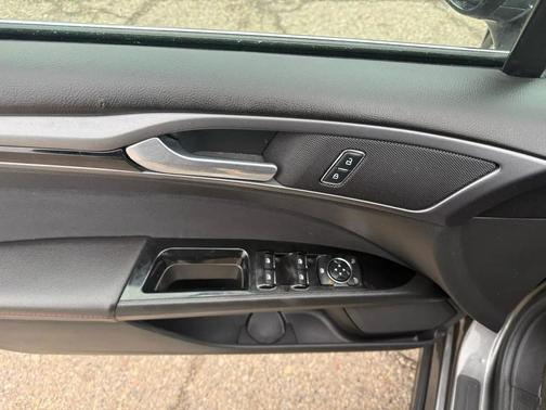 2016 Ford Fusion Hybrid SE