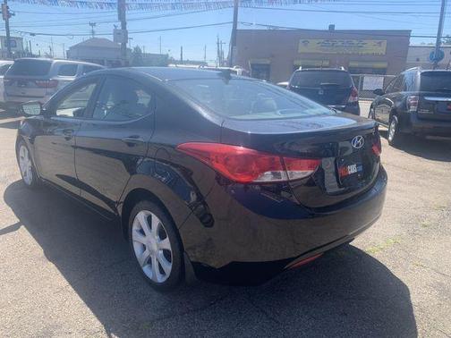 Photo 5 of 21 of 2012 Hyundai Elantra Limited