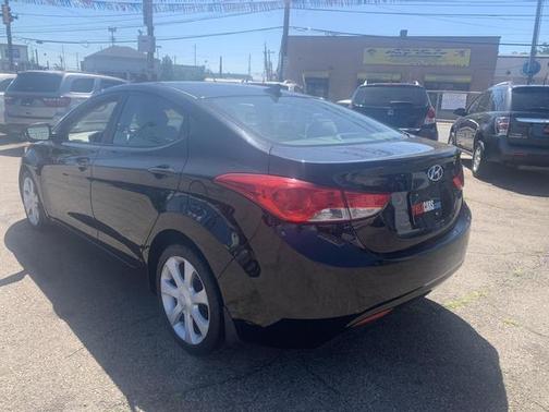 Photo 5 of 21 of 2012 Hyundai Elantra Limited