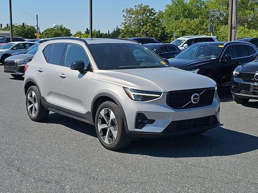 Silver Dawn Metallic 2025 Volvo XC40 B5 Plus Dark Theme