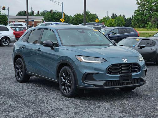 Nordic Forest Pearl 2023 Honda HR-V Sport