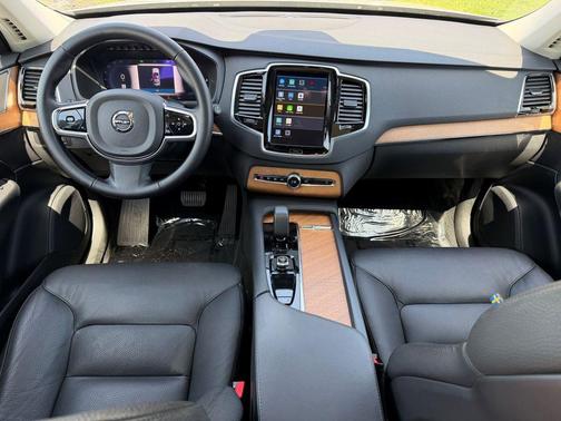 2025 Volvo XC90 Plug-In Hybrid T8 Plus