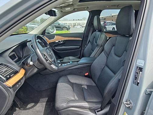 Vapour Gray Metallic 2025 Volvo XC90 Plug-In Hybrid T8 Plus