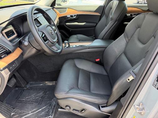 2025 Volvo XC90 Plug-In Hybrid T8 Plus