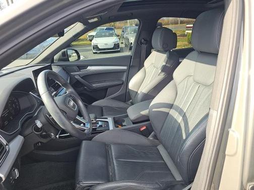 2023 Audi Q5 45 S line Premium