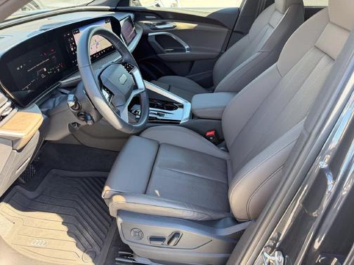 Tambora Gray Metallic 2025 Audi Q5 2.0T Prestige