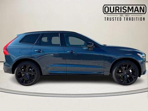 2026 Volvo XC60 B5 Ultra Black Edition