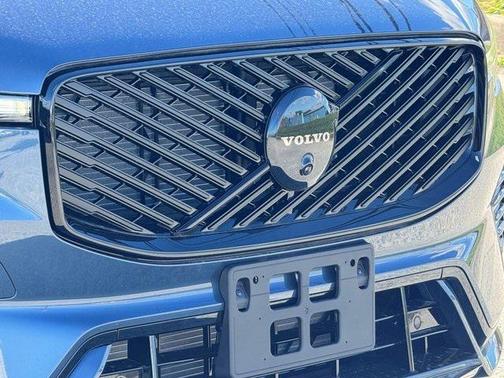 2026 Volvo XC60 B5 Ultra Black Edition
