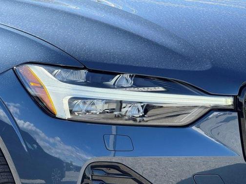 2026 Volvo XC60 B5 Ultra Black Edition