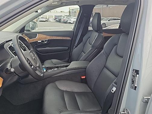 2025 Volvo XC90 B6 Plus 7-Seater