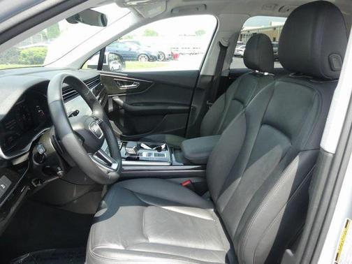 2022 Audi Q7 45 Premium