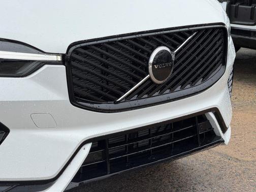 Crystal White 2026 Volvo XC60 B5 Core