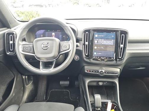 2023 Volvo XC40 B5 Plus Dark Theme