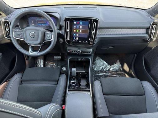 2023 Volvo XC40 B5 Plus Dark Theme