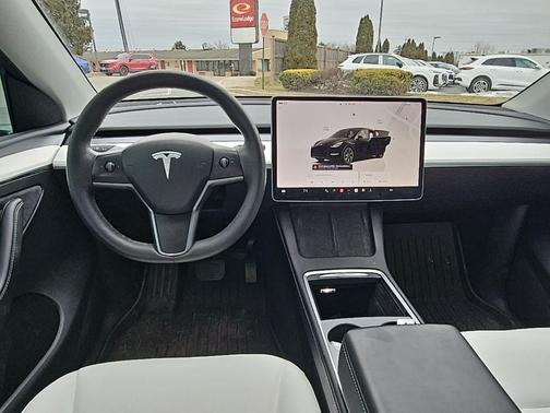2025 Tesla Model Y Long Range