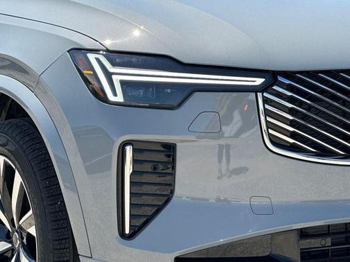 2025 Volvo XC90 B6 Core