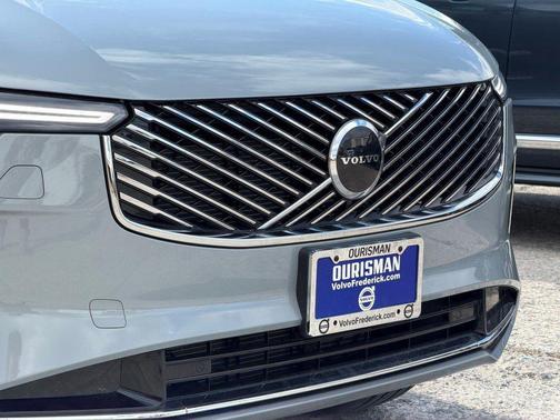 2025 Volvo XC90 B6 Core