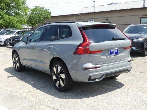 2025 Volvo XC60 Plug-In Hybrid T8 Plus