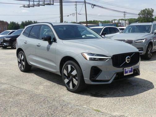 2025 Volvo XC60 Plug-In Hybrid T8 Plus