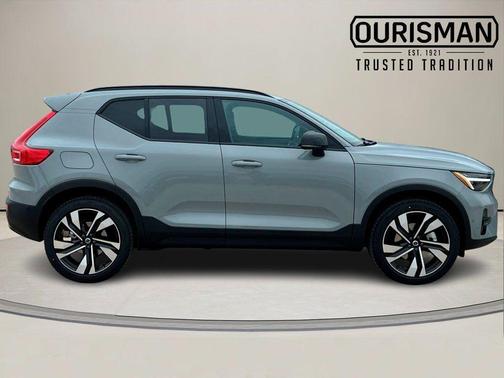 2026 Volvo XC40 B5 Ultra