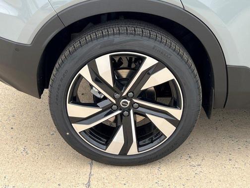 2026 Volvo XC40 B5 Ultra