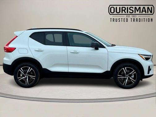 2026 Volvo XC40 B5 Core