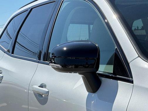 2025 Volvo XC60 Plug-In Hybrid T8 Plus