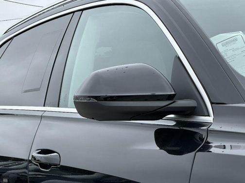 2025 Audi Q8 55 Premium Plus