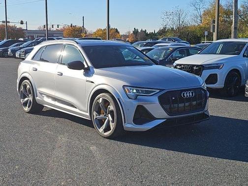 2023 Audi e-tron S Premium Plus