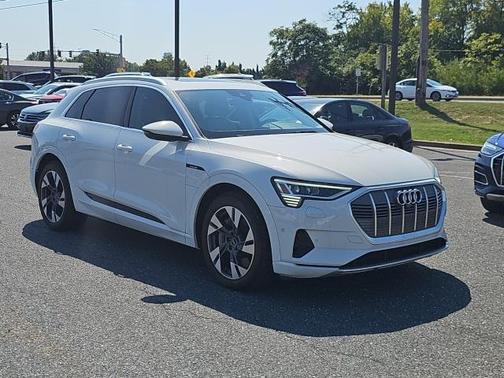 2021 Audi e-tron Premium Plus