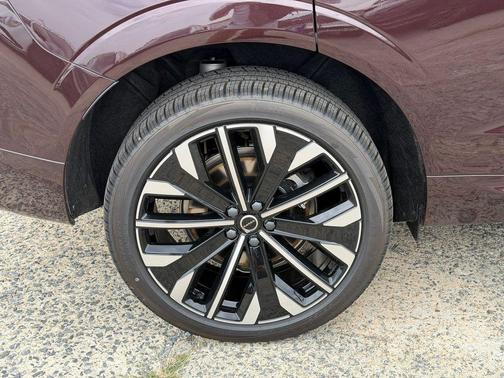 Mulberry 2026 Volvo XC60 Plug-In Hybrid T8 Ultra