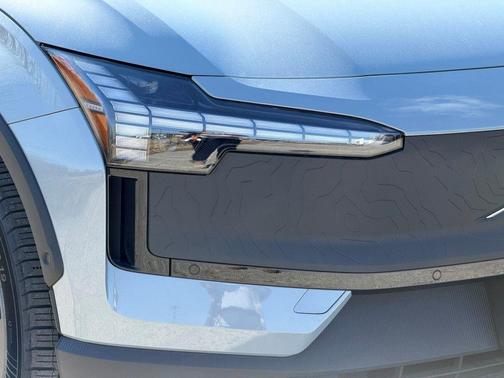 2026 Volvo EX30 Twin Motor Cross Country Ultra