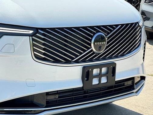 2026 Volvo XC90 T8 Plus
