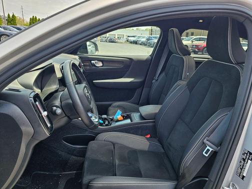 Silver Dawn Metallic 2023 Volvo C40 Recharge Pure Electric Ultimate