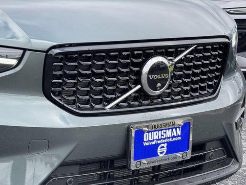 2026 Volvo XC40 B5 Ultra