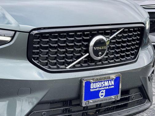 2026 Volvo XC40 B5 Ultra