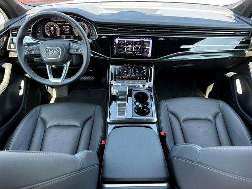 2025 Audi Q7 45 Premium Plus
