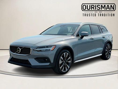 2025 Volvo V60 Cross Country B5 Ultra