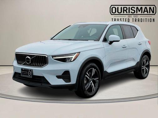 2025 Volvo XC40 B5 Core